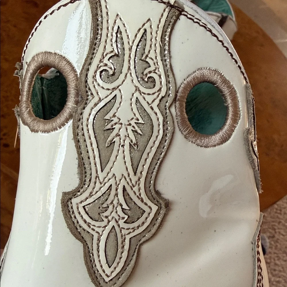 Corral cream colored western short booties. Size 7-1/2 - Picture 11 of 12